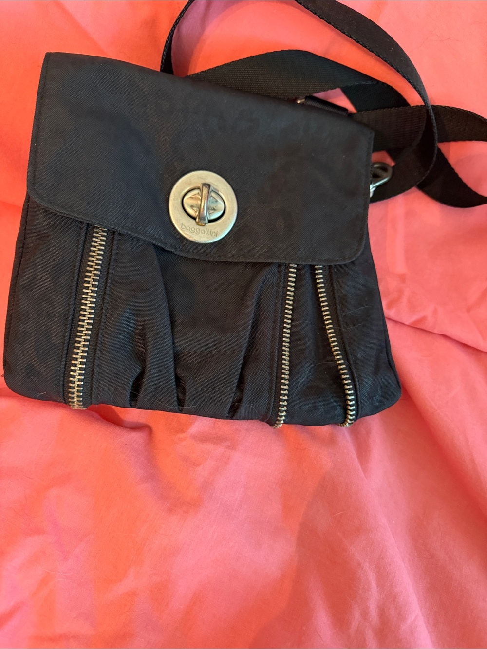 Baggallini Black expandable Crossbody with Turn-Lock Flap and Dual Front Zippers
